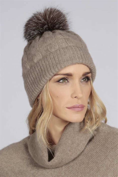 cappello pon pon fendi donna|Cappelli e guanti per Donna .